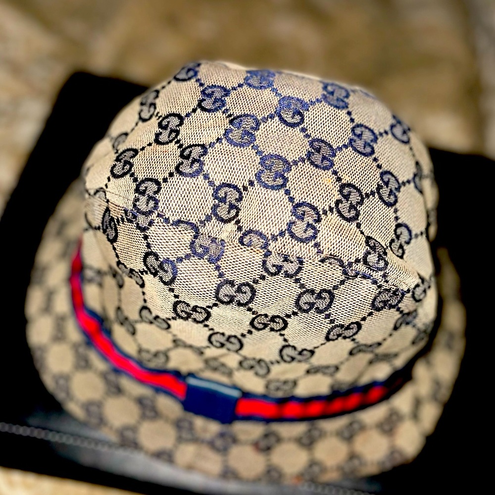 Authentic Gucci kids bucket hat !! Size Large kids